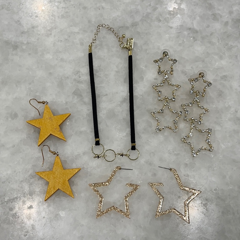 3 pair of star earrings and one chocker 🤩